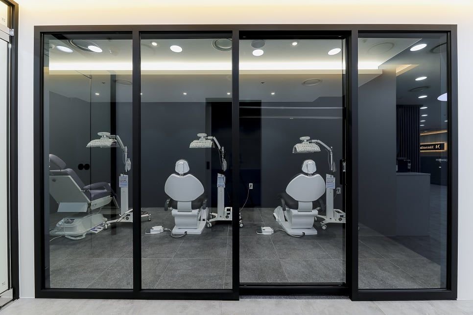 The glass-walled operating theatre at Motential Clinic